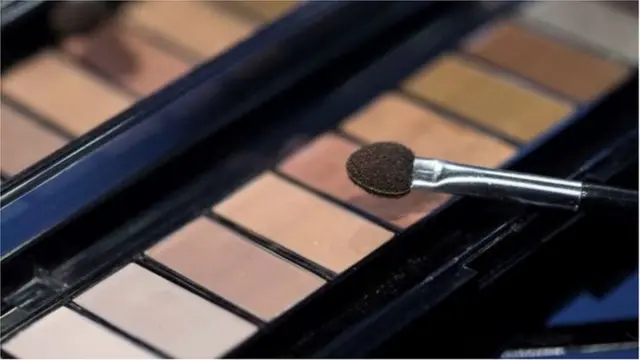 إحدى أدوات الزينة