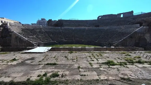 المسرح الروماني بقي صامداً