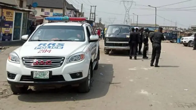 Aworan awọn ọlọpaa ayarabi aṣa ladugbo ti wahala ti bẹ silẹ ni Surulere