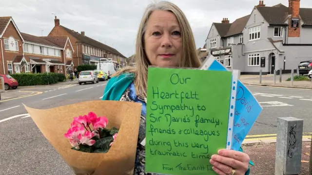 當地選區的選民朱莉·埃弗裏特（Julie Everitt）表示，她會「永遠記住他真誠的微笑」和他對動物權利的熱情。