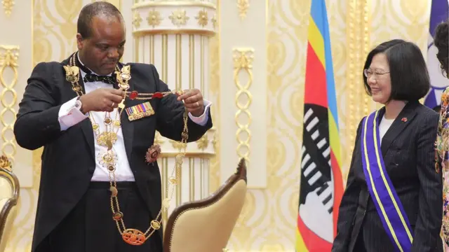 El rey de Suazilandia y la presidenta de Taiwán.
