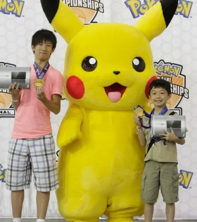 Amazon.co.jp: Pokémon - Die ersten Abenteuer: 25 Jahre