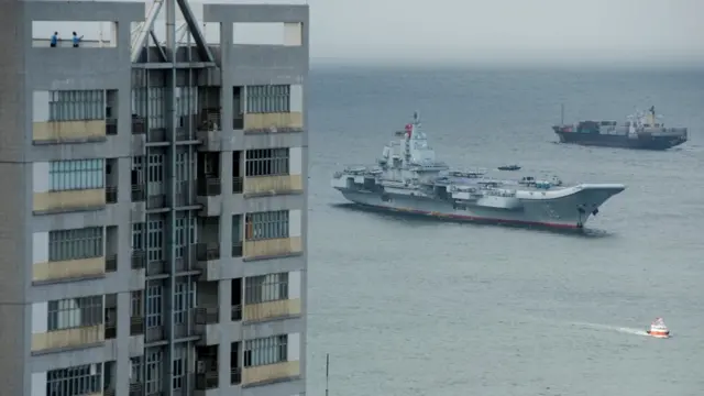 辽宁号进入维多利亚港（7/7/2017）