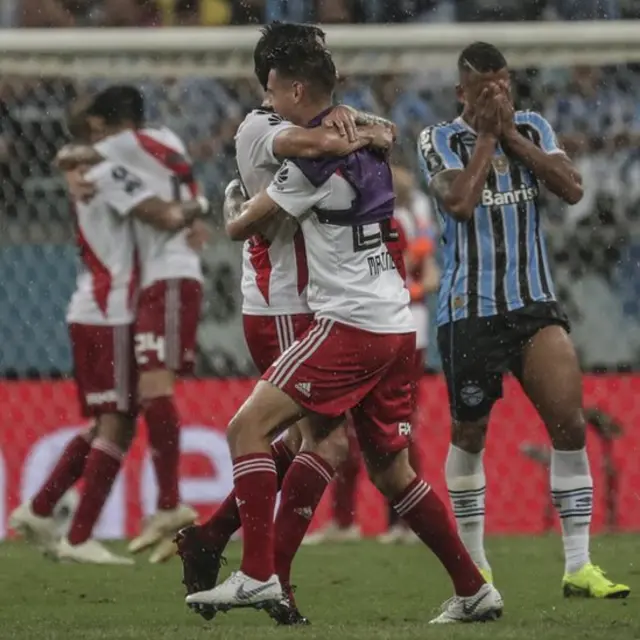 Los jugadores de River celebran.