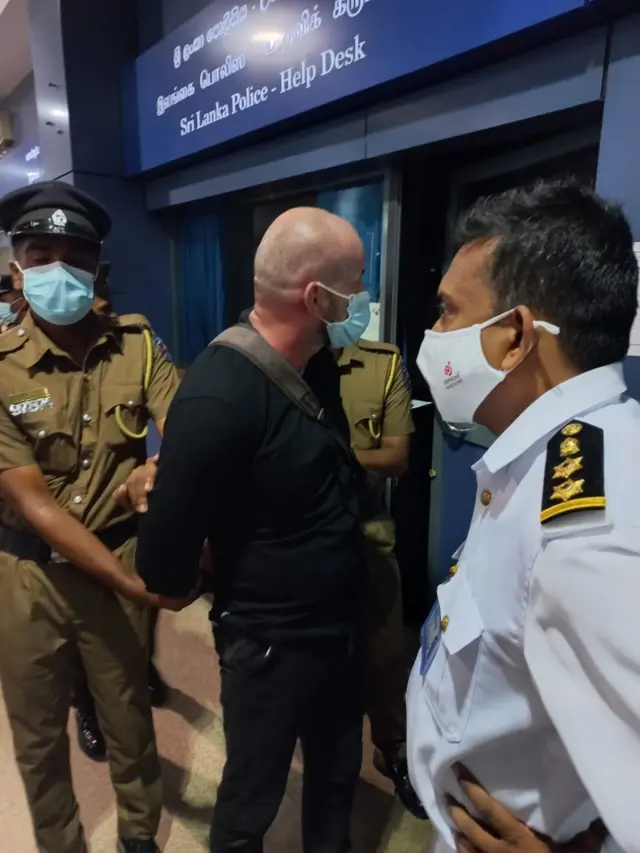 කටුනායක ගුවන් තොටුපළ ආරක්ෂාවට තර්ජන එල්ල කළ විදේශිකයා හසුවෙයි