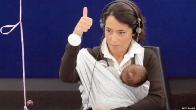 इटलीच्या संसदेत स्तनपान करणारी महिला नेता