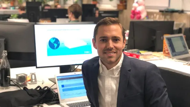 Maddy Savage, Max Friberg, मैक्स फ्रीबर्ग