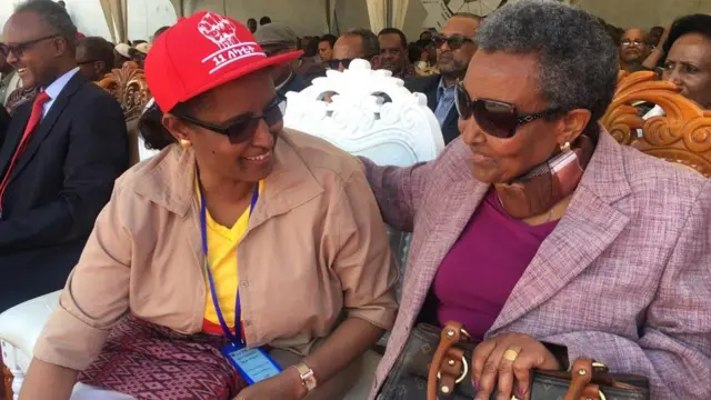 ሚኒስትር ወይዘሮ ፈትለወርቅ ገብረእግዚኣብሄር ምስ መስራቲት ውድብ ዓረናን ነባር ተጋዳሊት ህወሓትን ወይዘሮ ኣረጋሽ ኣዳነ