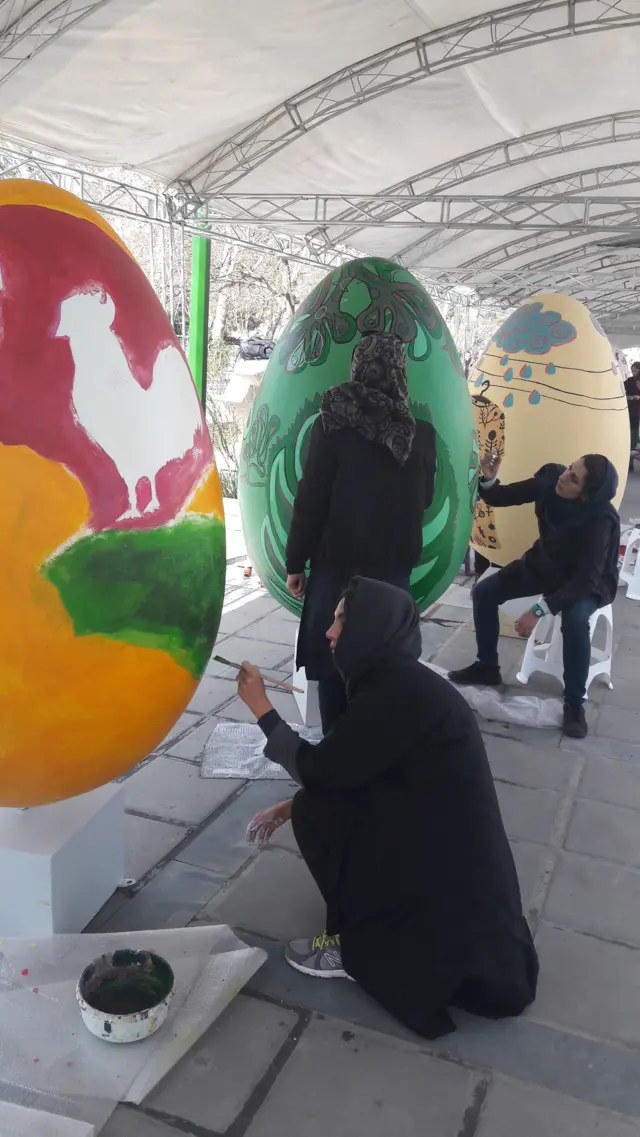 رنگ آمیزی تخم مرغ