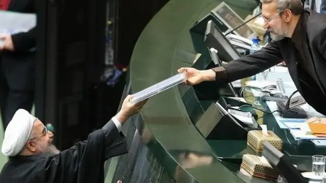 روحانی در مجلس