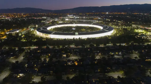 Đại bản doanh tập đoàn Apple ở thành phố Cupertino, quận Santa Clara, không xa San Jose