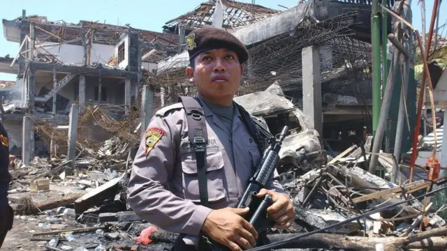 2002 బాలి బాంబు దాడుల్లో 202 మంది మ‌ర‌ణించారు.