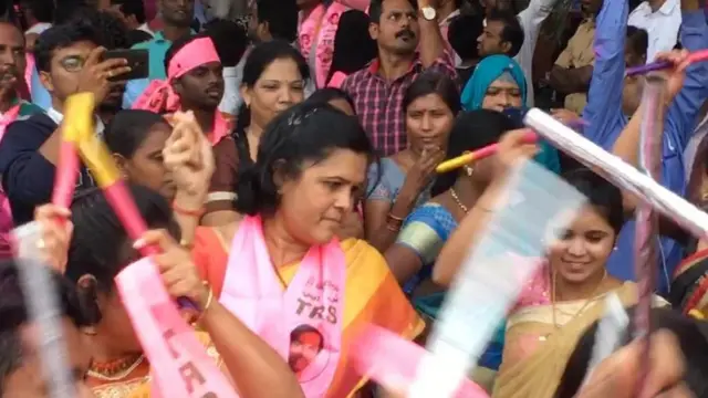 வெற்றி முகத்தில் காங்கிரஸ்: 5 மாநிலங்களில் வெற்றி கொண்டாட்டங்கள்