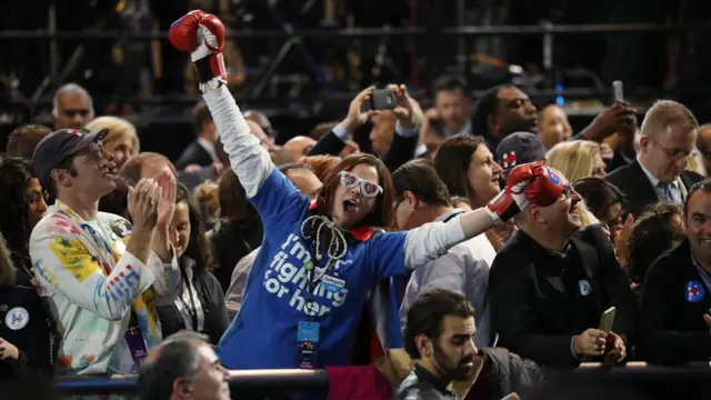 Taageerayaasha Clinton oo ku dabaal degaya New York.