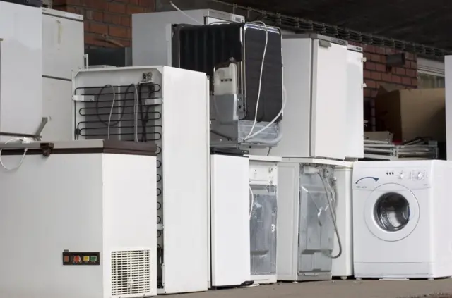 如果没有妥善处理，空调和冰箱等普通家用电器会释放出氟氯化碳到空气中。