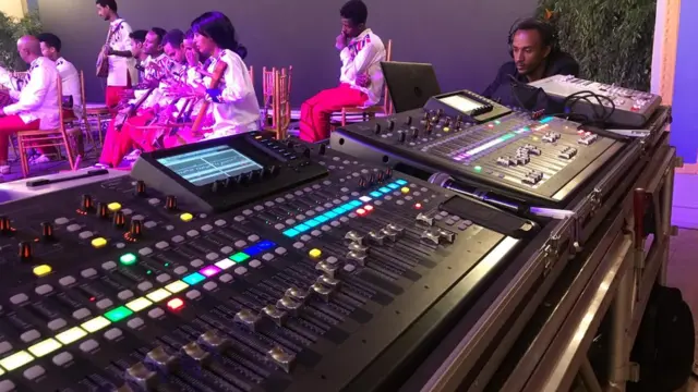 በ"ገበታ ለሸገር" የእራት ግብዣ ላይ ጥቅም ላይ የዋለው የድምፅ መሳሪያዎች በከፊል