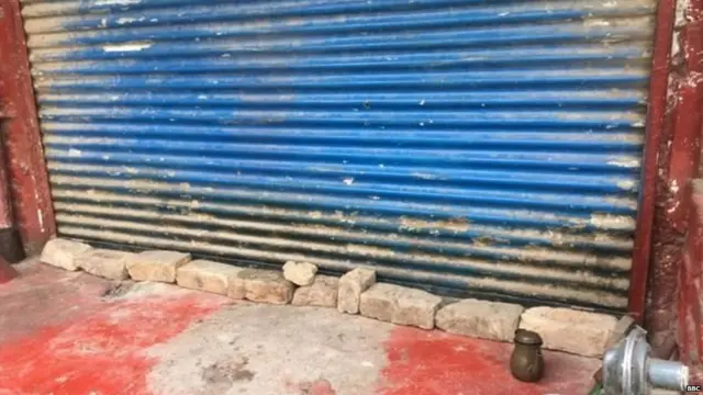 नान की कई दुकानों को बंद करना पड़ा है