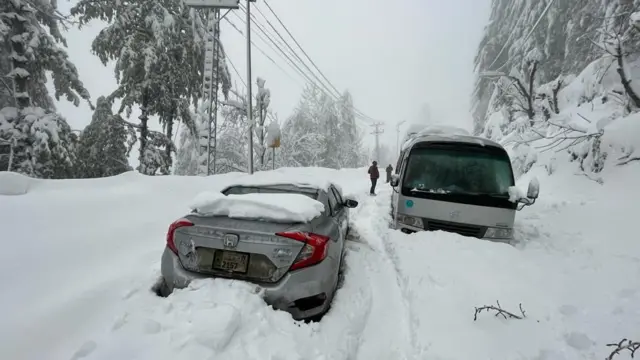 مری برفباری