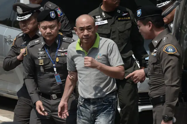 จุมพล มั่นหมาย, ถอดยศ, อดีตรองผู้บัญชาการตำรวจแห่งชาติ, อดีตรองเลขาธิการสำนักพระราชวัง, บุกรุกป่าทับลาน, พล.ต.ต., พงษ์เดช พรหมมิจิตร, ลงโทษ, จำคุก, 3 ปี ไม่รอลงอาญา