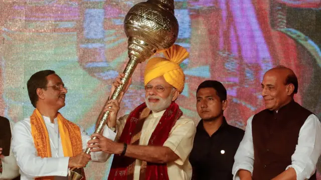 नरेंद्र मोदी