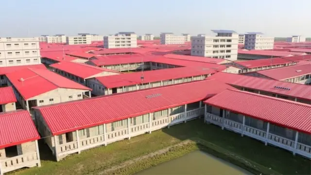 भसान चार द्वीप पर बने घर