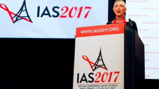 La présidente de la International AIDS Society, Linda-Gail Bekker rappelle que "la santé et le bien-être futurs de millions de personnes exigent que nous relevions ce défi."