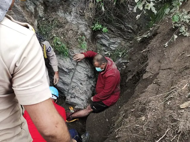 भारत तिब्बत सीमा पुलिस (आईटीबीपी) और अन्य राहतकर्मी बचाव अभियान में शामिल हैं