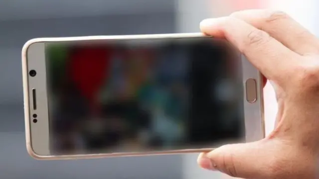 உங்கள் செல்போனில் இவை எல்லாம் சேமித்து வைத்திருந்தாலே குற்றம் - டி.ஜி.பி. எம்.ரவி