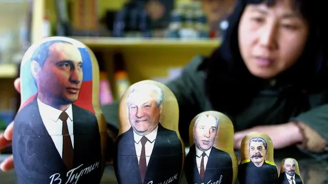 Matryoshkha com Putin e antecessores
