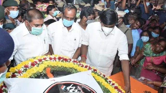 ராணுவ வீரர் பழனியின் உடல்