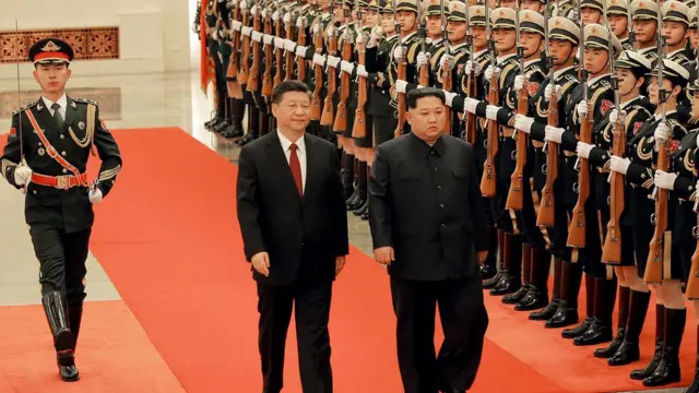 김정은 노동당 위원장과 시진핑 주석은 26일 베이징에서 만났다