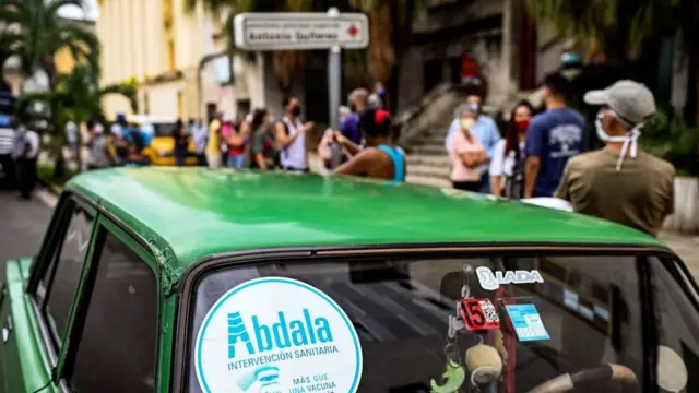 Centro de vacunación en Cuba