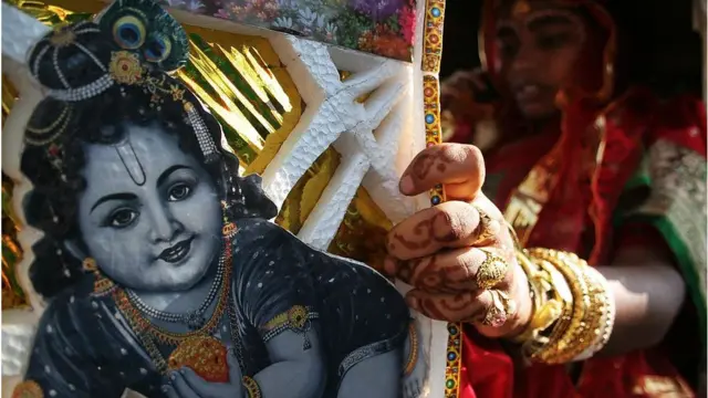 বাংলাদেশে হিন্দু-মুসলিম সকল ধরনের পরিবারে যৌতুকের প্রচলন রয়েছে।