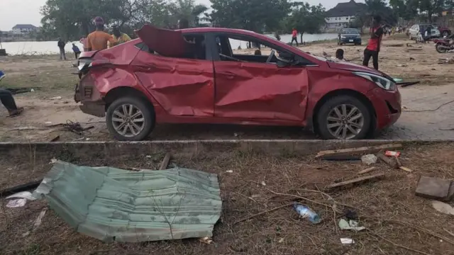 Ọkọ ayọkẹlẹ miran tun re e, ohun naa fara gba lara ibugbamu naa