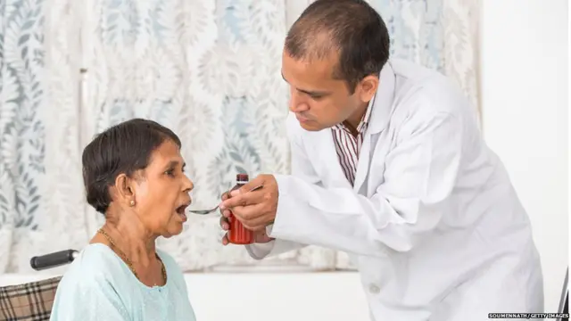 ਵਾਲਾਂ ਨੂੰ ਧੌਲੇ ਹੋਣ ਤੋਂ ਰੋਕਣ ਲਈ ਖਾਣ-ਪੀਣ ਦਾ ਧਿਆਨ ਰੱਖਣਾ ਬੇਹਦ ਜ਼ਰੂਰੀ ਹੈ