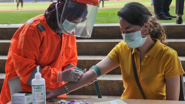 Virus corona: Metode, efektivitas, dan pelaksanaan 'rapid test' Covid