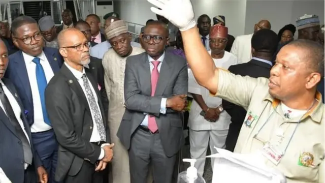 Gọvanọ Legọs Babajide Sanwo-Olu na ndị ọrụ ya