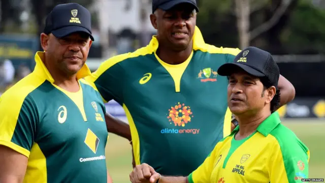 अ‍ॅन्ड्र्यू सायमंड्स आणि सचिन तेंडुलकर