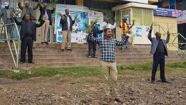 በአርባ ምንጭ የሃገር ሽማግሌዎች እርጥብ ሳር ይዘው