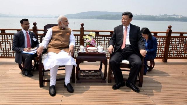 中国国家主席习近平同印度总理莫迪在武汉举行非正式会晤