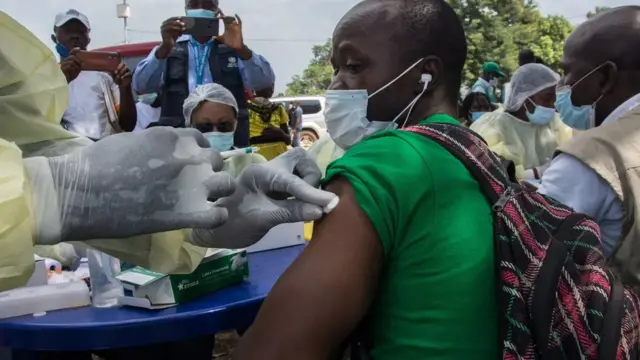 과학자들은 특정 바이러스에 심각하게 감염되었을 때처럼, 메모리 B세포를 많이 만들어낼 수 있는 새로운 백신을 연구하고 있다