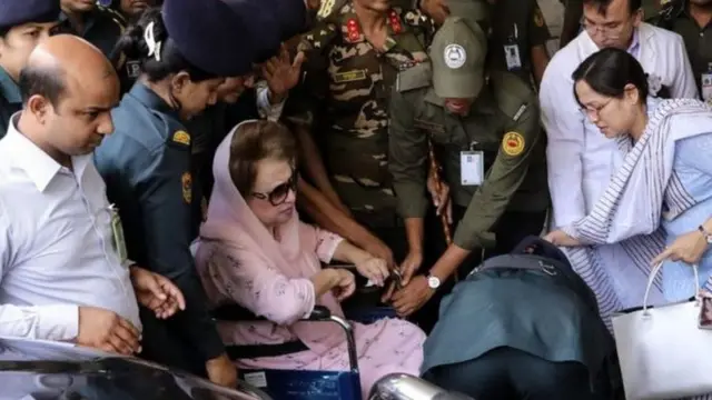 বিএনপির নেত্রী খালেদা জিয়া প্রায় ছয় মাস ধরে চিকিৎসাধীন রয়েছেন ঢাকার বঙ্গবন্ধু শেখ মুজিব মেডিকেল বিশ্ববিদ্যালয় হাসপাতালে।
