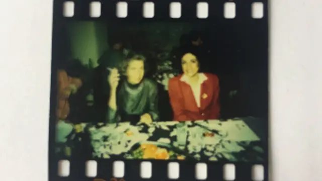 Nilüfer Yalçın (solda) meslektaşı Nur Batur'la