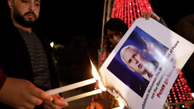 أثار قرار ترامب بشأن القدس موجة إدانات دولية واحتجاجات حاشدة في منطقة الشرق الأوسط وأماكن أخرى في العالم.