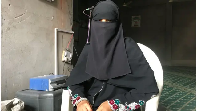 हिरासत में लिए गए मौलवी की पत्नी