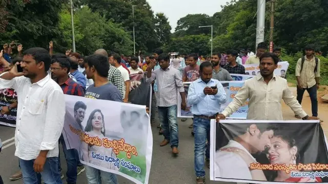 Қотиллик оммавий норозилик намойишларига сабаб бўлди