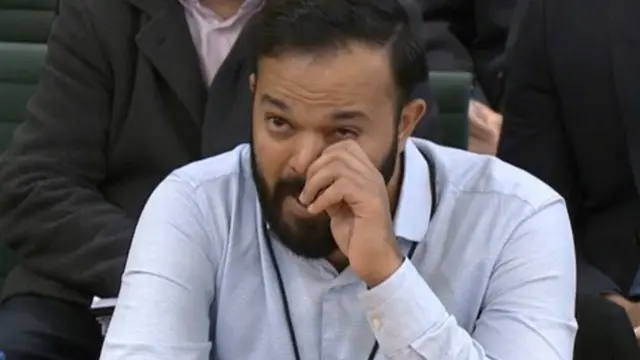 30 سالہ رفیق برطانوی پارلیمان کی ڈیجیٹل، کلچر، میڈیا اور سپورٹ کی قائمہ کمیٹی کو بیان ریکارڈ کرا رہے ہیں