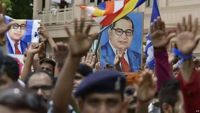 सरकार के ख़िलाफ़ प्रदर्शन