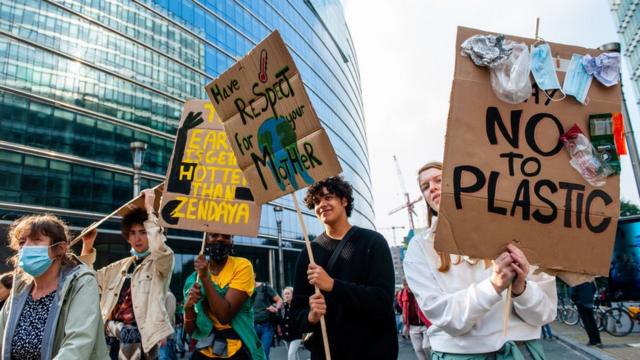 Các nhà hoạt động khí hậu biểu tình ở Brussels, Bỉ hôm 10/10/2021