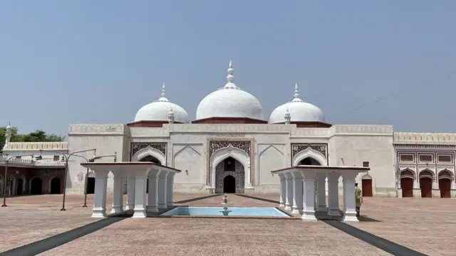 بھیرہ، مسجد